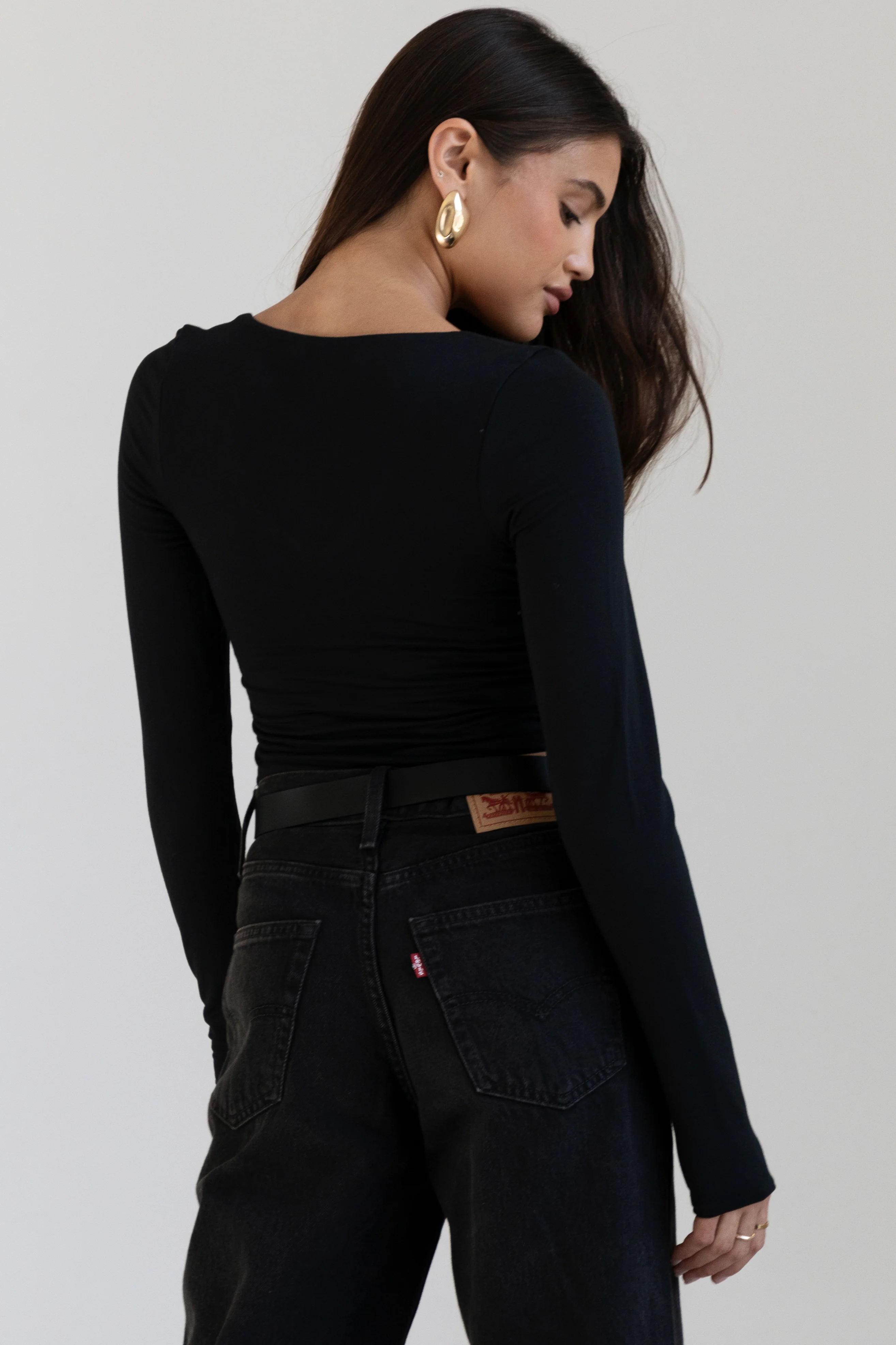 Signature V-Neck Long Sleeve - Image 9